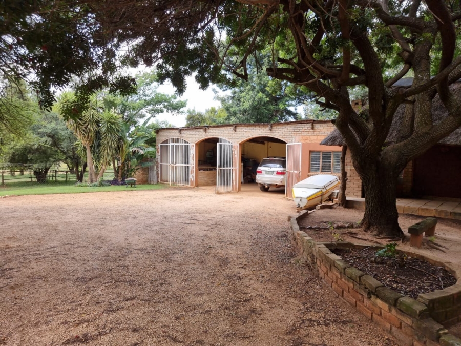 5 Bedroom Property for Sale in Rustenburg North North West